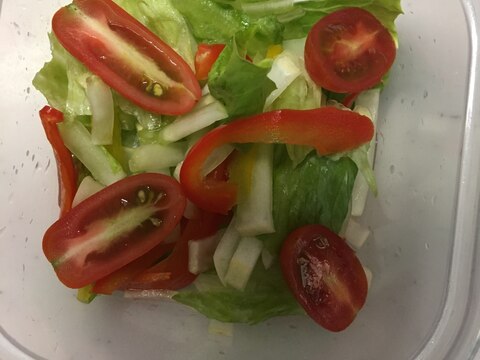白きゅうりとアイコトマトの生野菜サラダ(*^^*)
